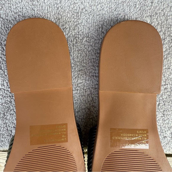 Steve Madden Black Sandals Limitt Textured Criss Cross Low Heel Flats 7 M Slides - Picture 11 of 11